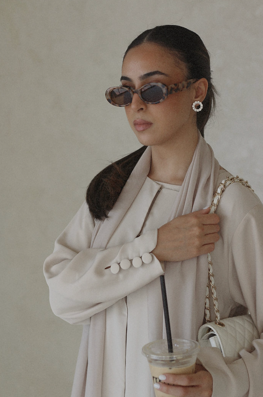 button beige abaya, buttom beige open abaya, button on sleeve abaya, classy abaya, simple abaya,