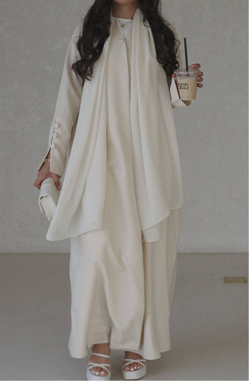 classy abaya, simple abaya, classy button abaya, beige button abaya, cream button abaya, cream abaya
