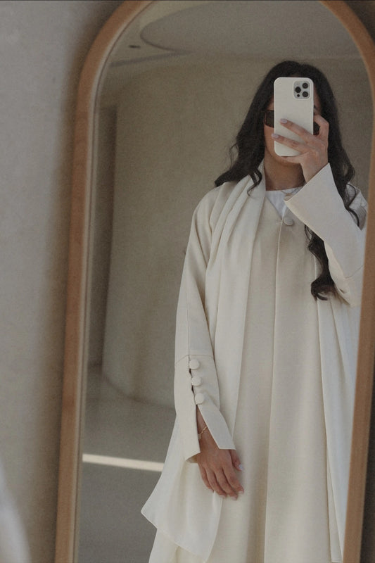 classy abaya, simple abaya, classy button abaya, beige button abaya, cream button abaya, cream abaya