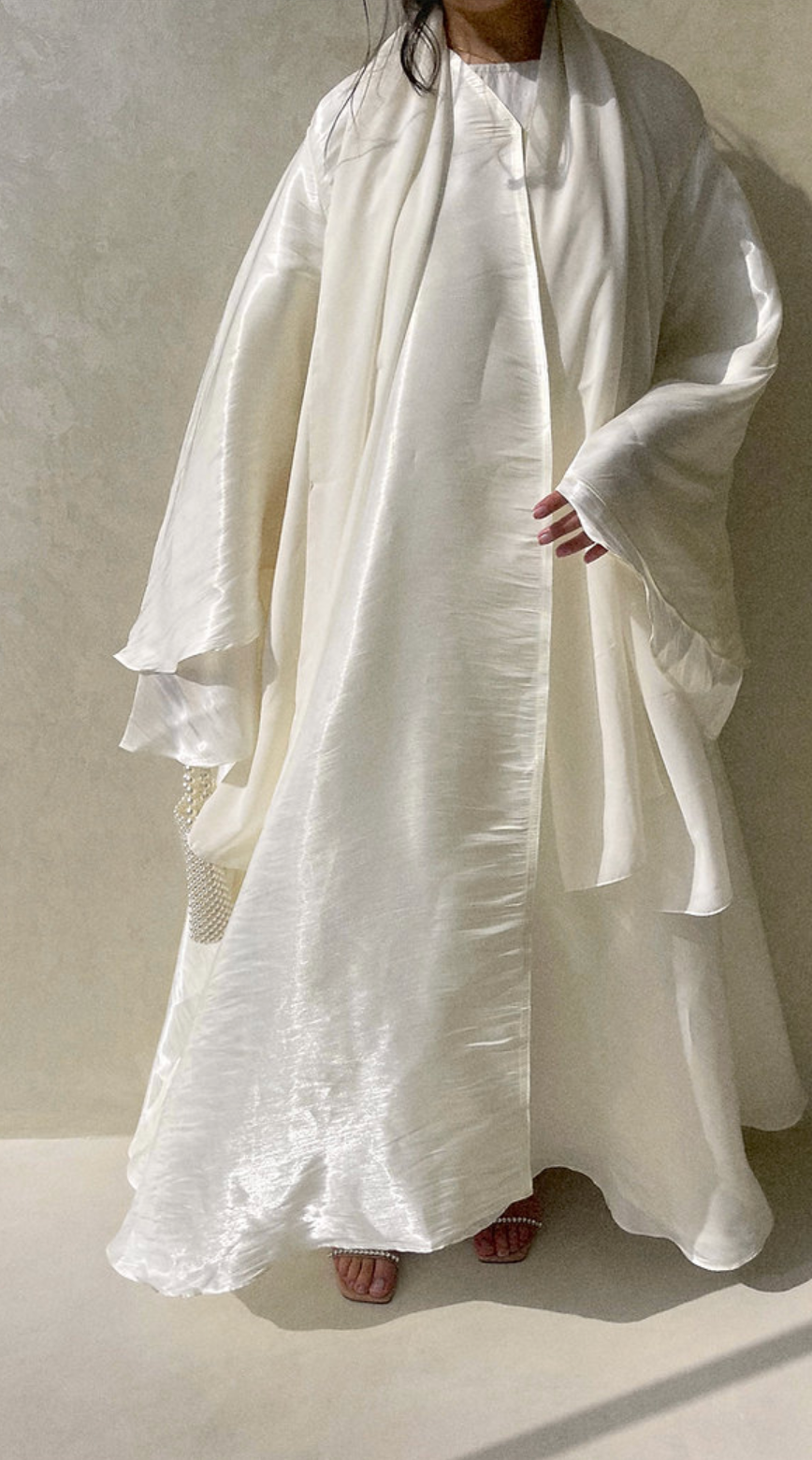 white flowy abaya, girly abaya, white abaya, white open abaya, classy abaya, eid abaya