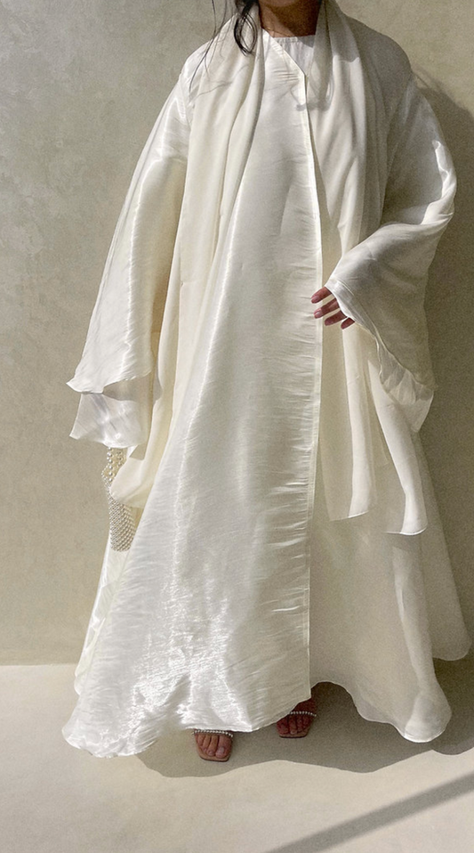 white flowy abaya, girly abaya, white abaya, white open abaya, classy abaya, eid abaya