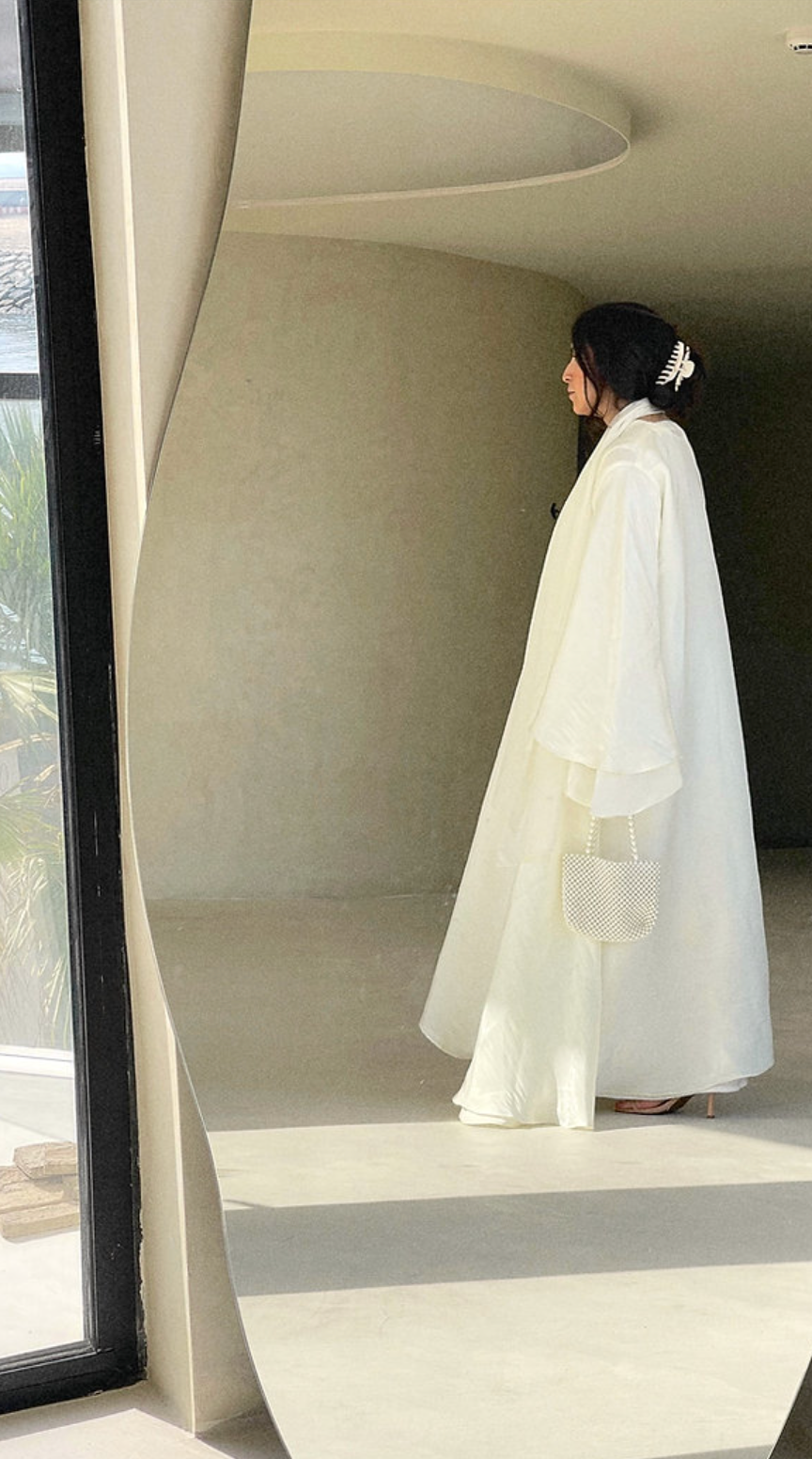 white flowy abaya, girly abaya, white abaya, white open abaya, classy abaya, eid abaya