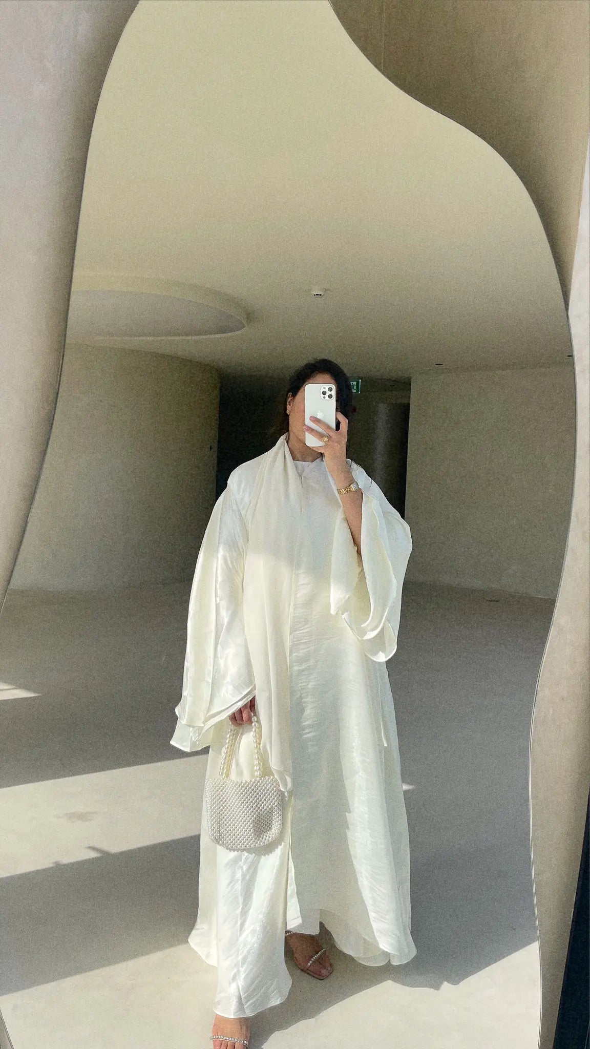 white flowy abaya, girly abaya, white abaya, white open abaya, classy abaya, eid abaya